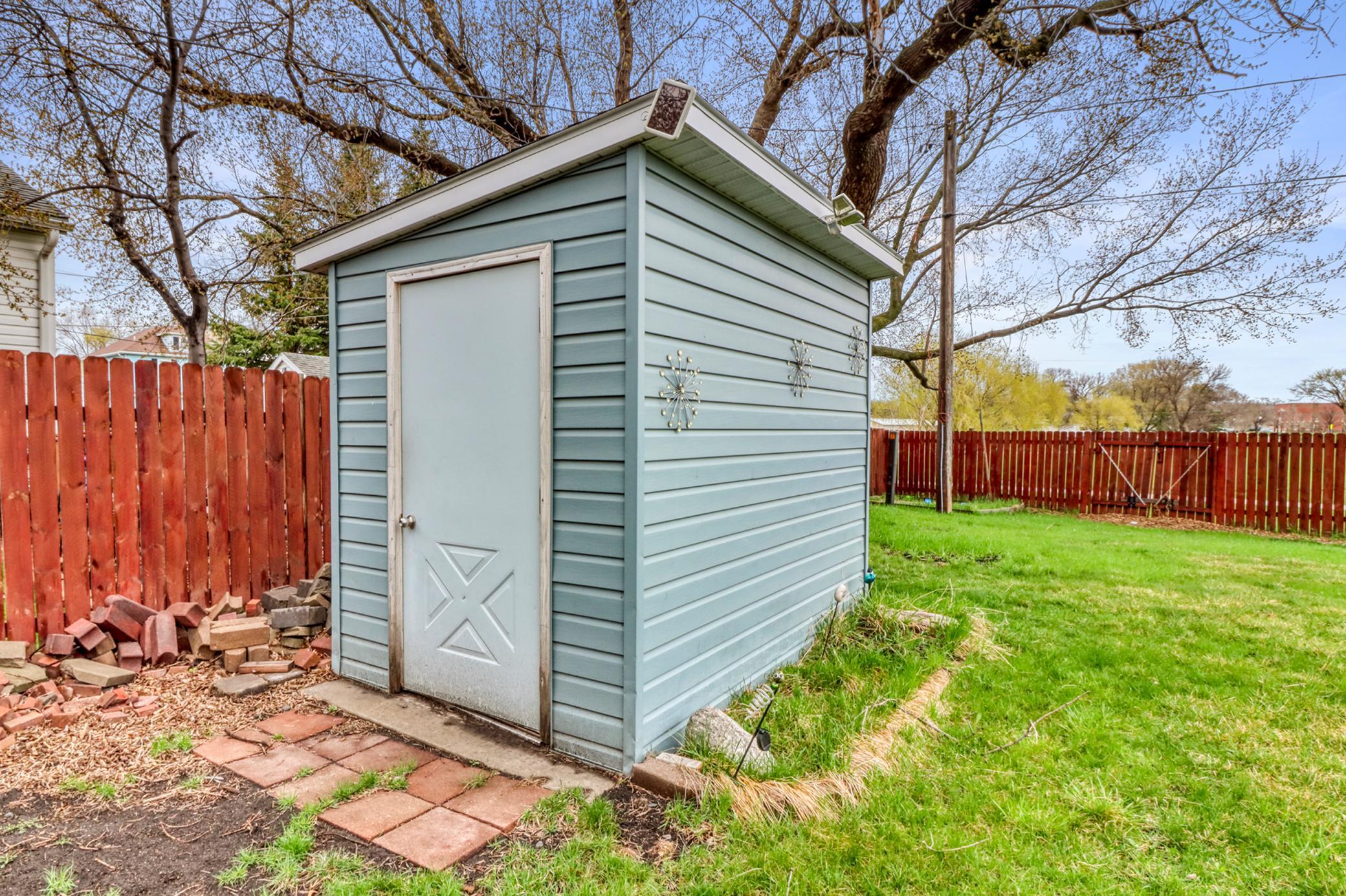Backyard_shed2_1.JPG