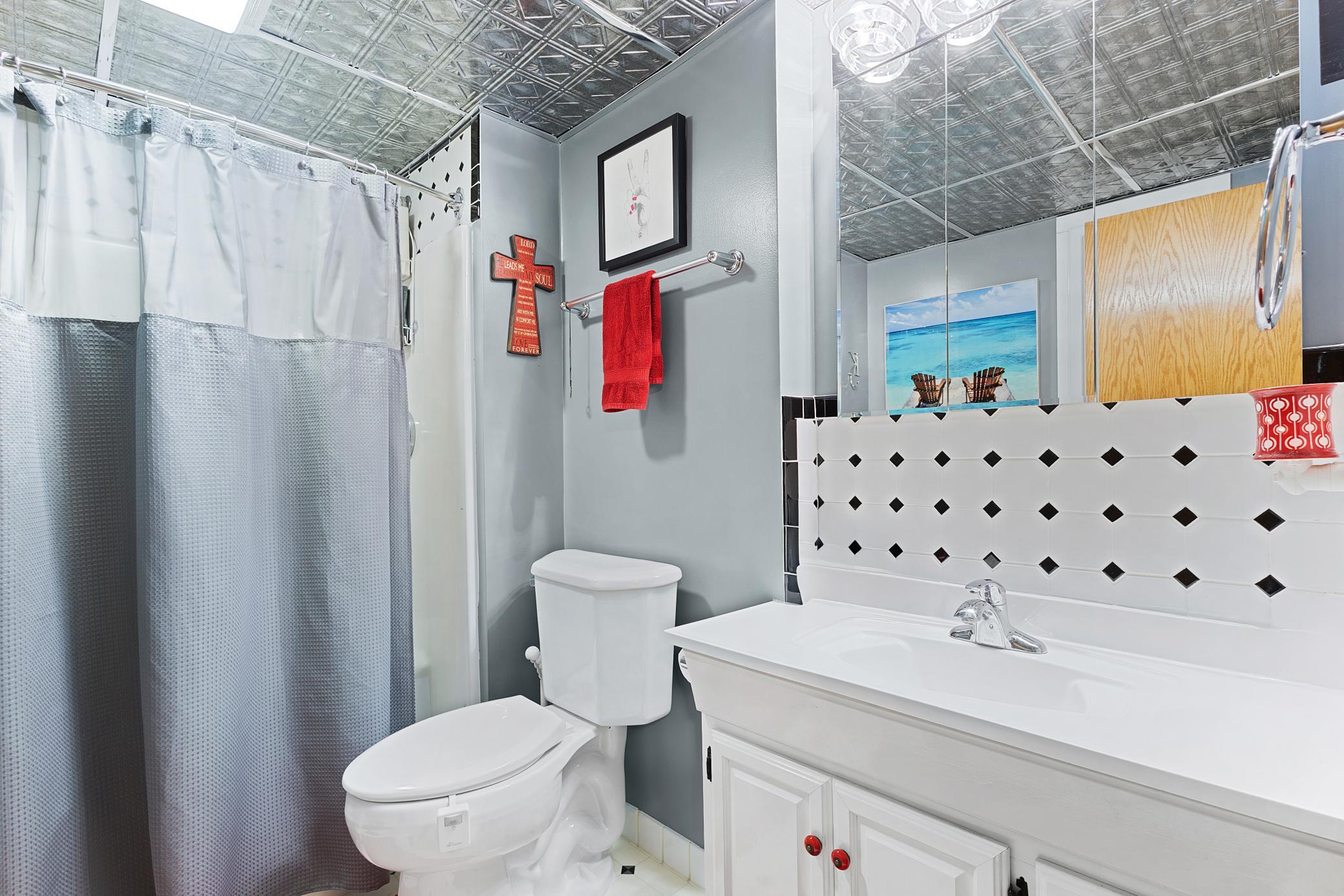 Lower level 3/4 bath
