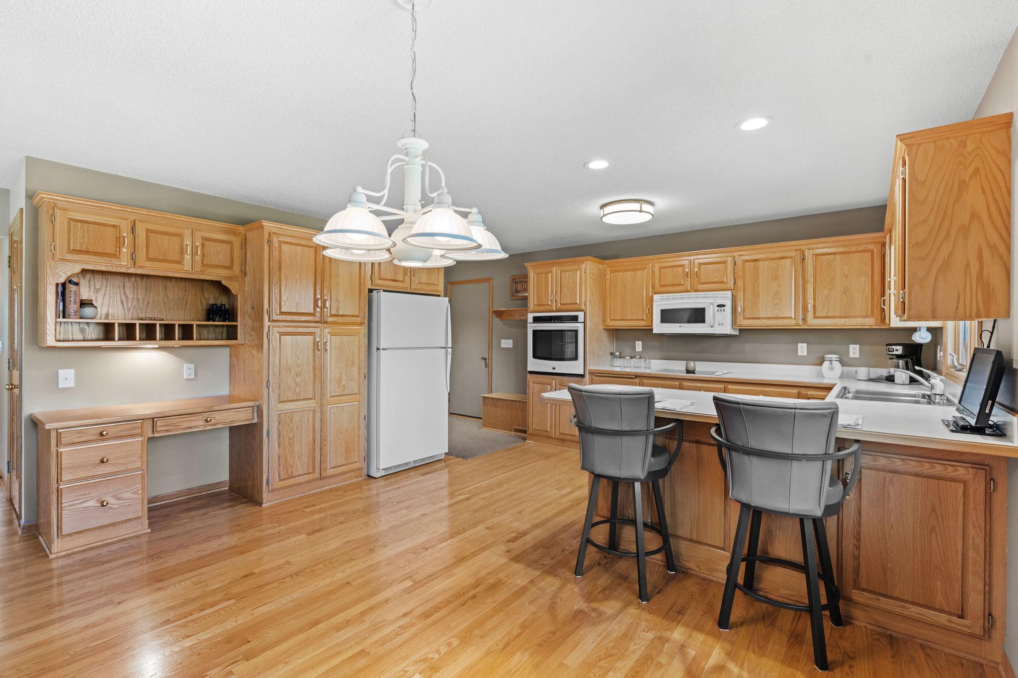 32-web-or-mls-616 Elm Ave SE-32.jpg