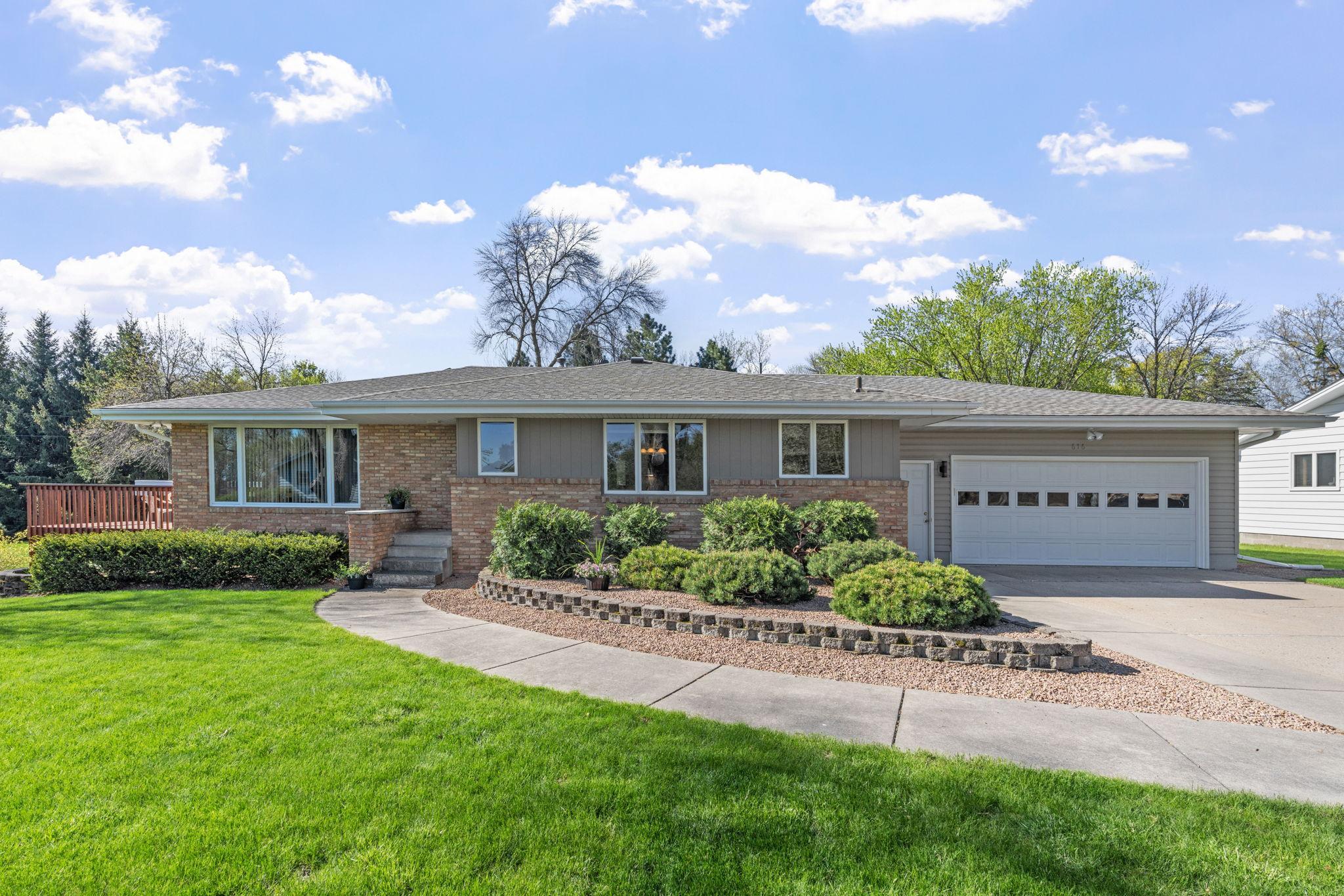 2-web-or-mls-616 Elm Ave SE-2.jpg