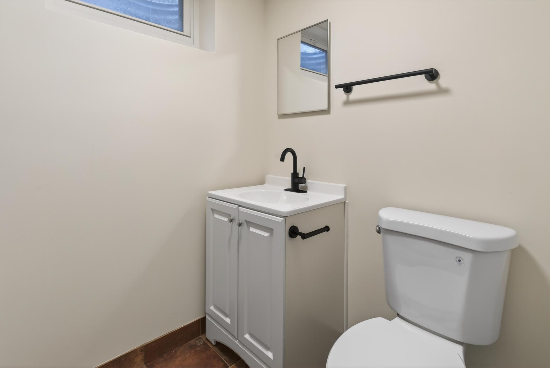 Lower level: 3/4 bathroom