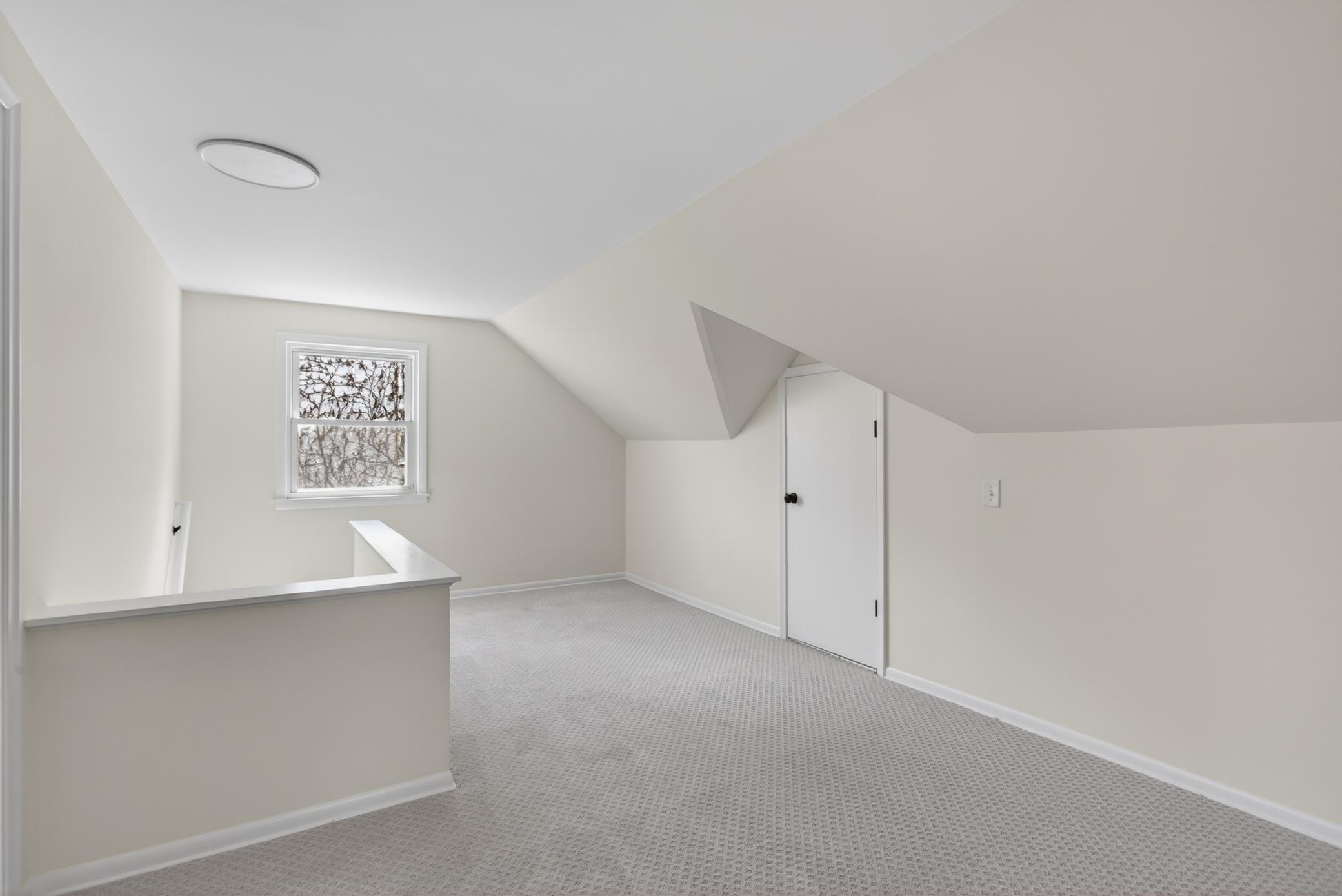 Upper level: loft