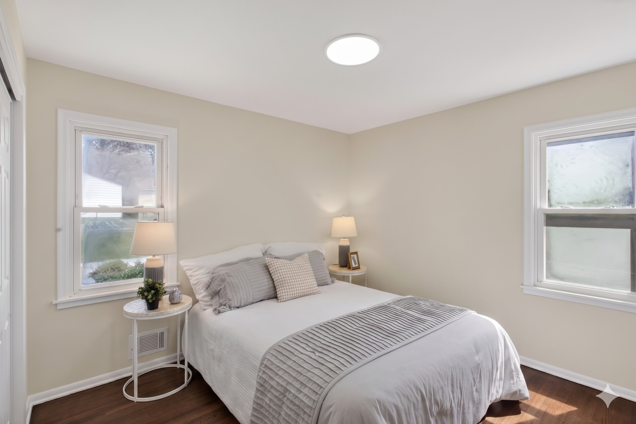 Main level: bedroom 1