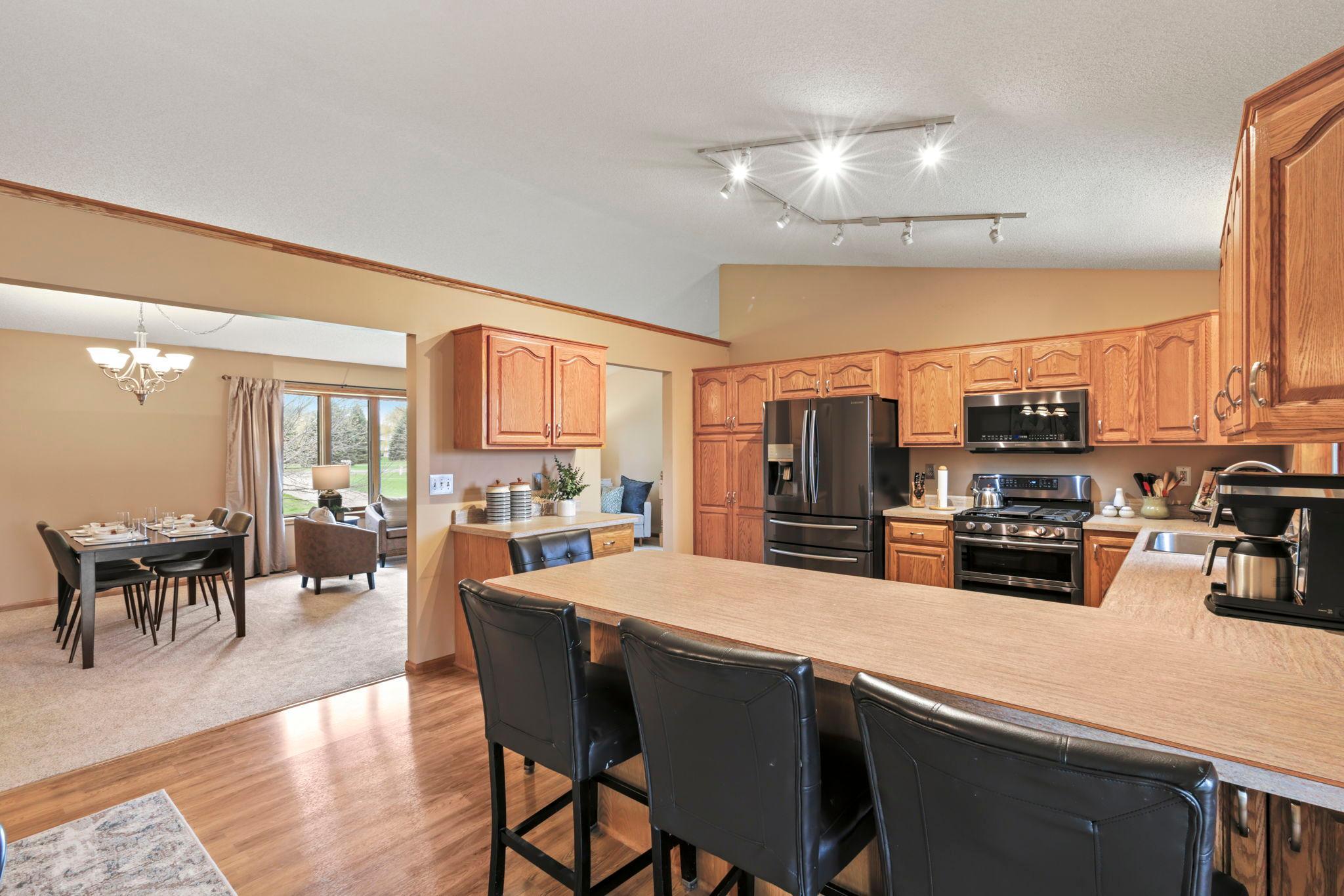 Large breakfast bar!