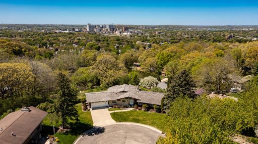 1607 Wilshire Court NE, Rochester, MN 55906