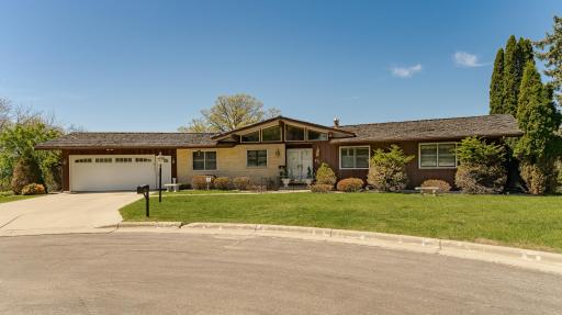 1607 Wilshire Court NE, Rochester, MN 55906