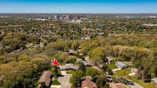 1607 Wilshire Court NE, Rochester, MN 55906