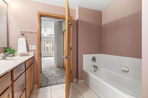 2405 39th Avenue NE, 205, Minneapolis, MN 55421