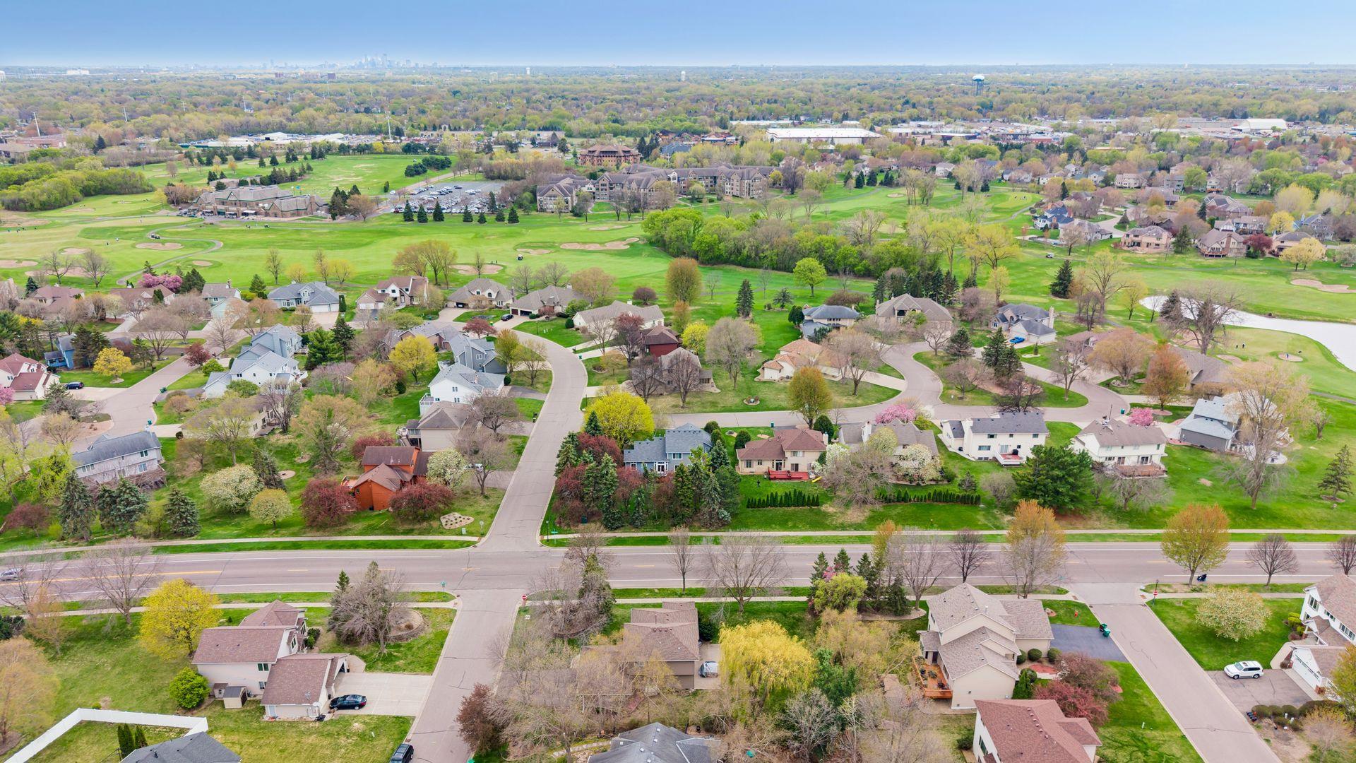 Just a quick walk to award-winning Edinburgh Golf Course