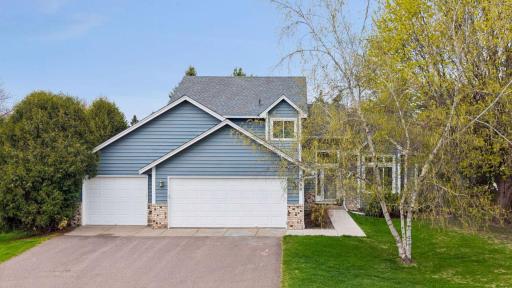 Welcome to 3800 Dunbar Court. With great curb appeal and and an oversized corner lot, thereâs so much to love about this home!