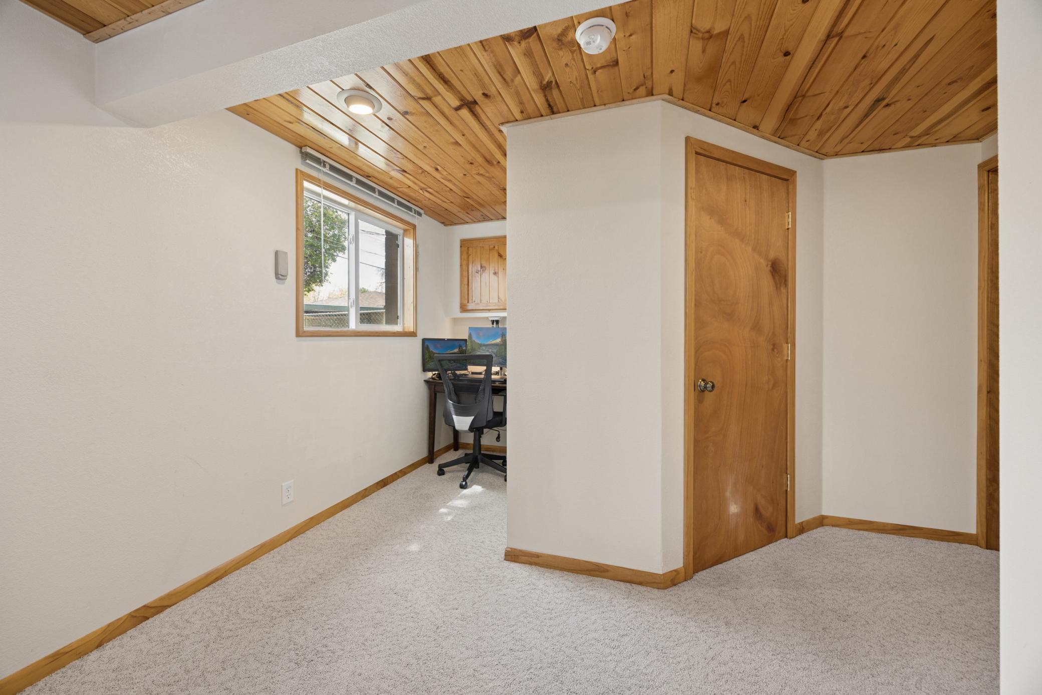1618 McLean Ave- Office Nook