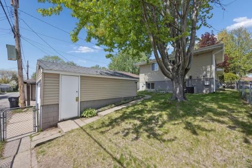 1618 Mclean Avenue, Saint Paul, MN 55106