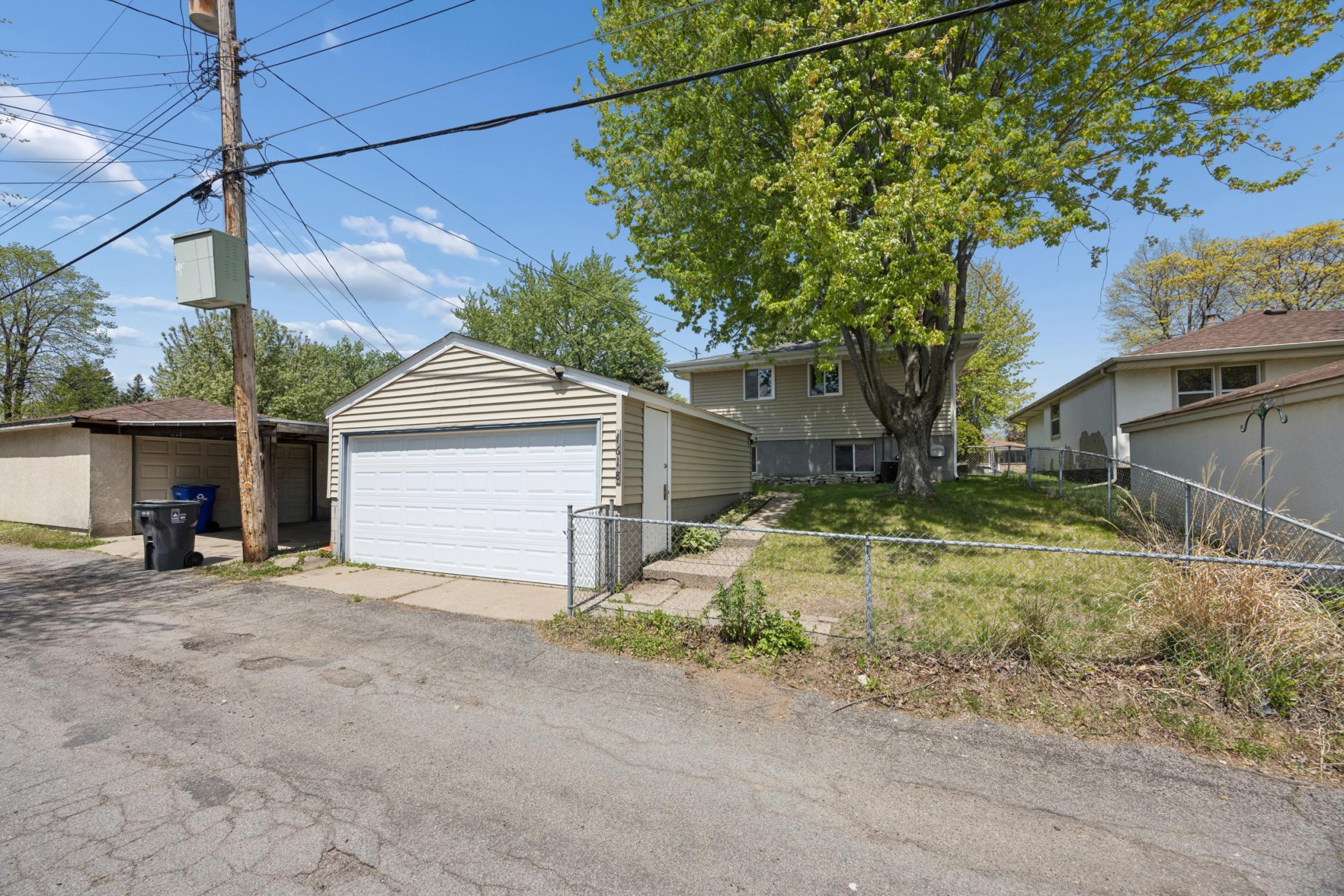 1618 McLean Ave - 2 Car Garage