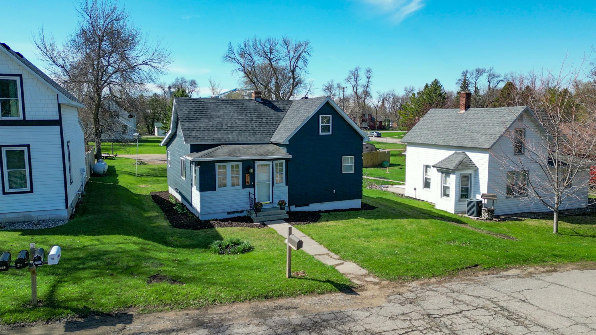 215 2nd Ave NW Exterior