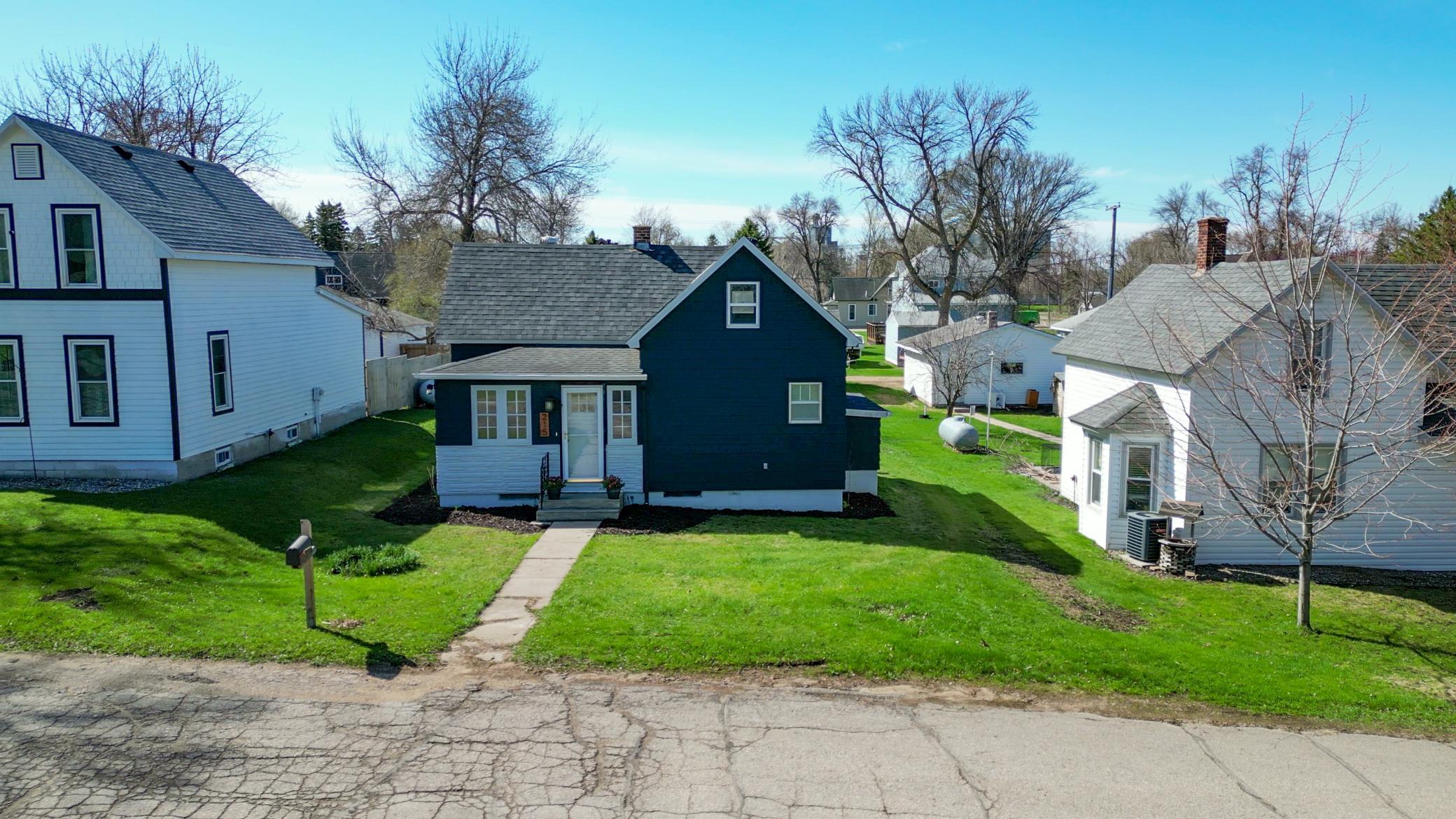 215 2nd Ave NW Exterior Front