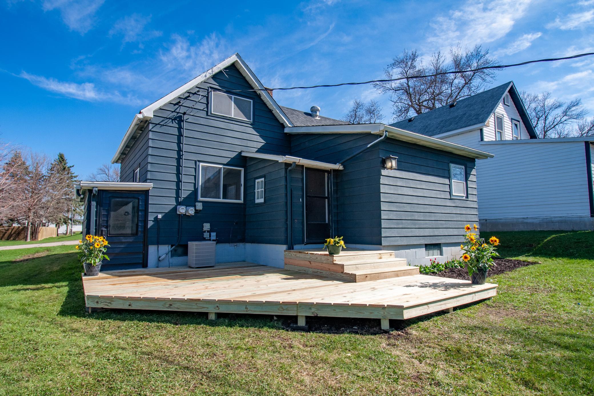 215 2nd Ave NW Exterior (21).jpg