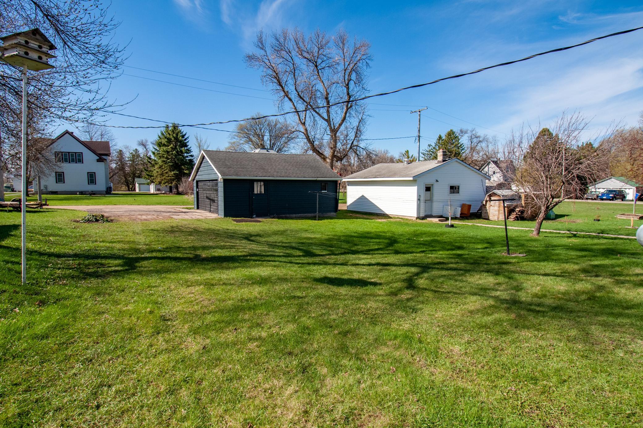 215 2nd Ave NW Exterior Garage