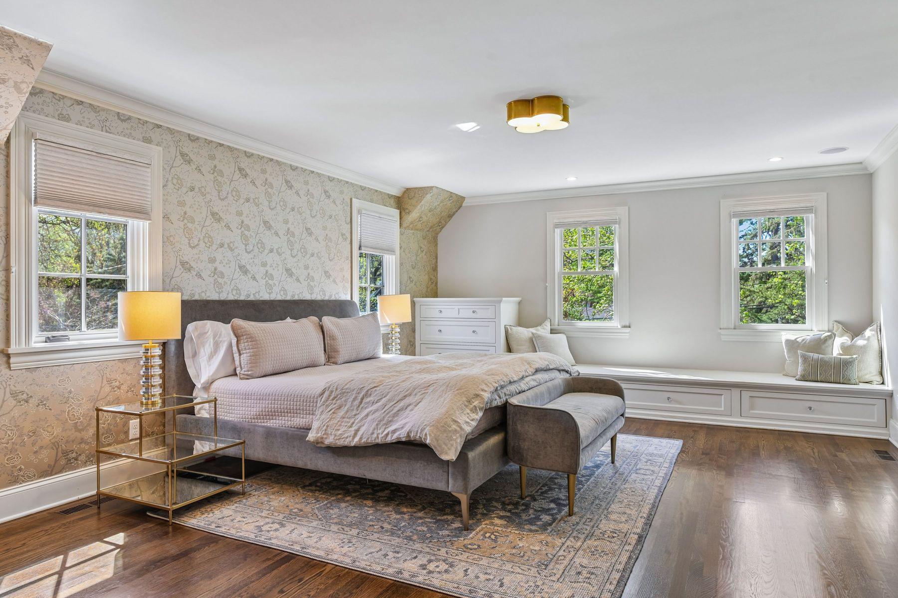 Expansive primary suite. Treetop privacy.