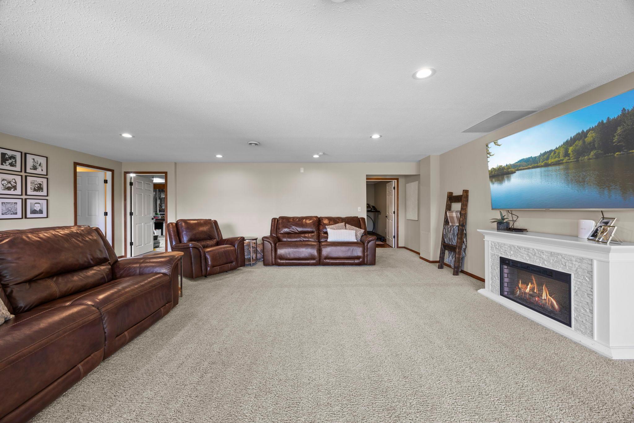 An alternative view of the family room.