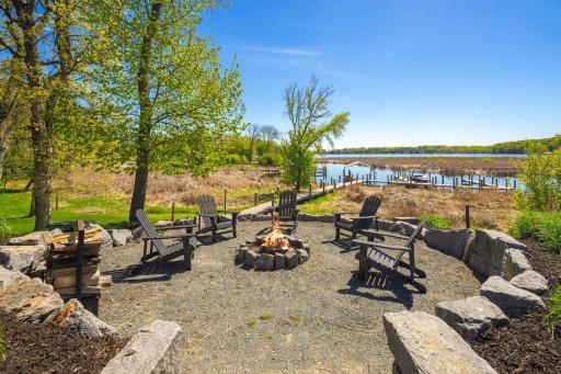 3752 Woodland Cove Parkway, Excelsior, MN 55331