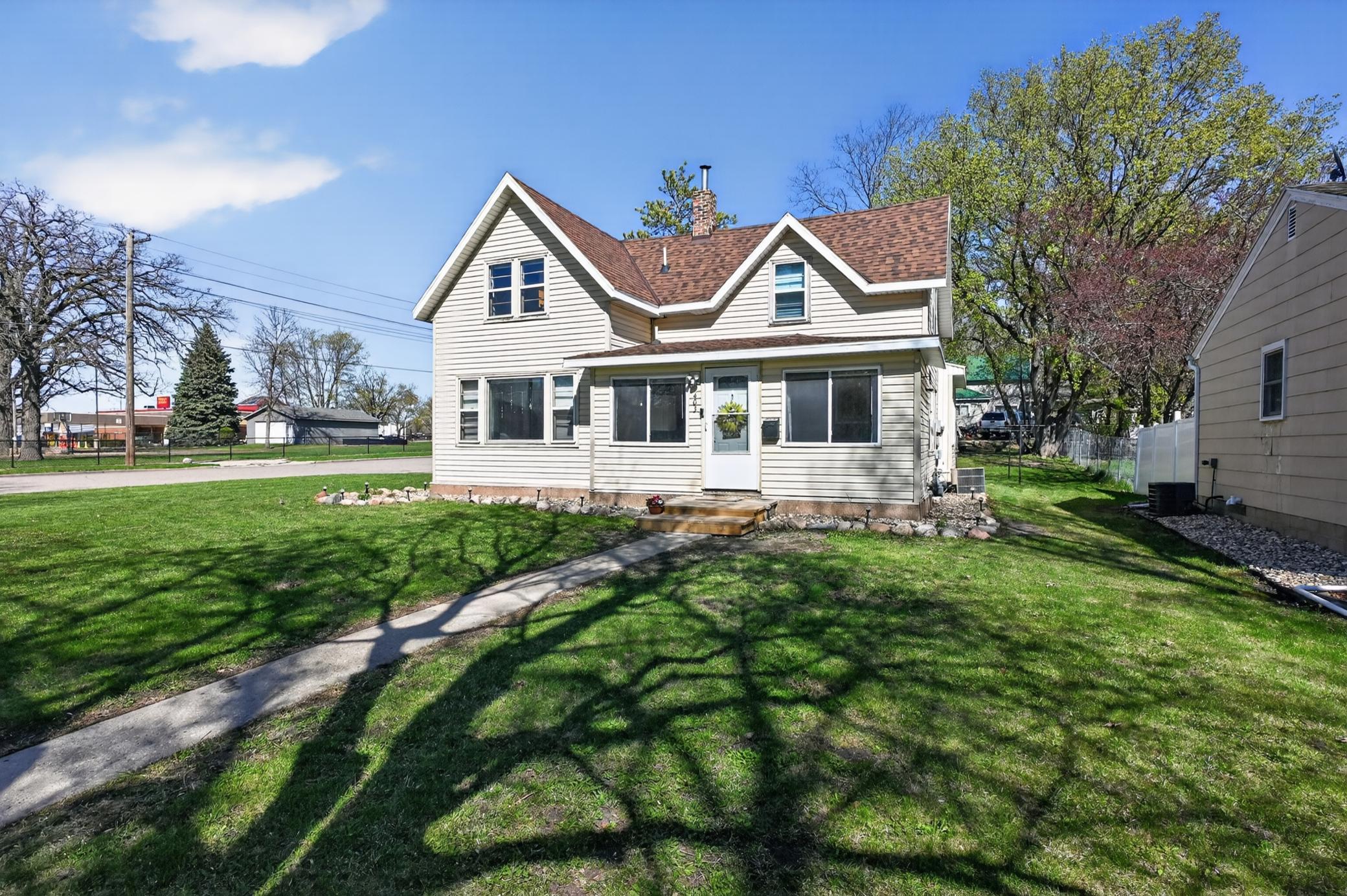 403 Lake St