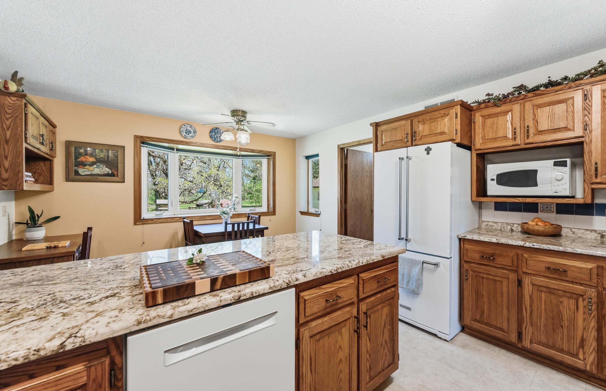 Kitchen/Breakfast Nook