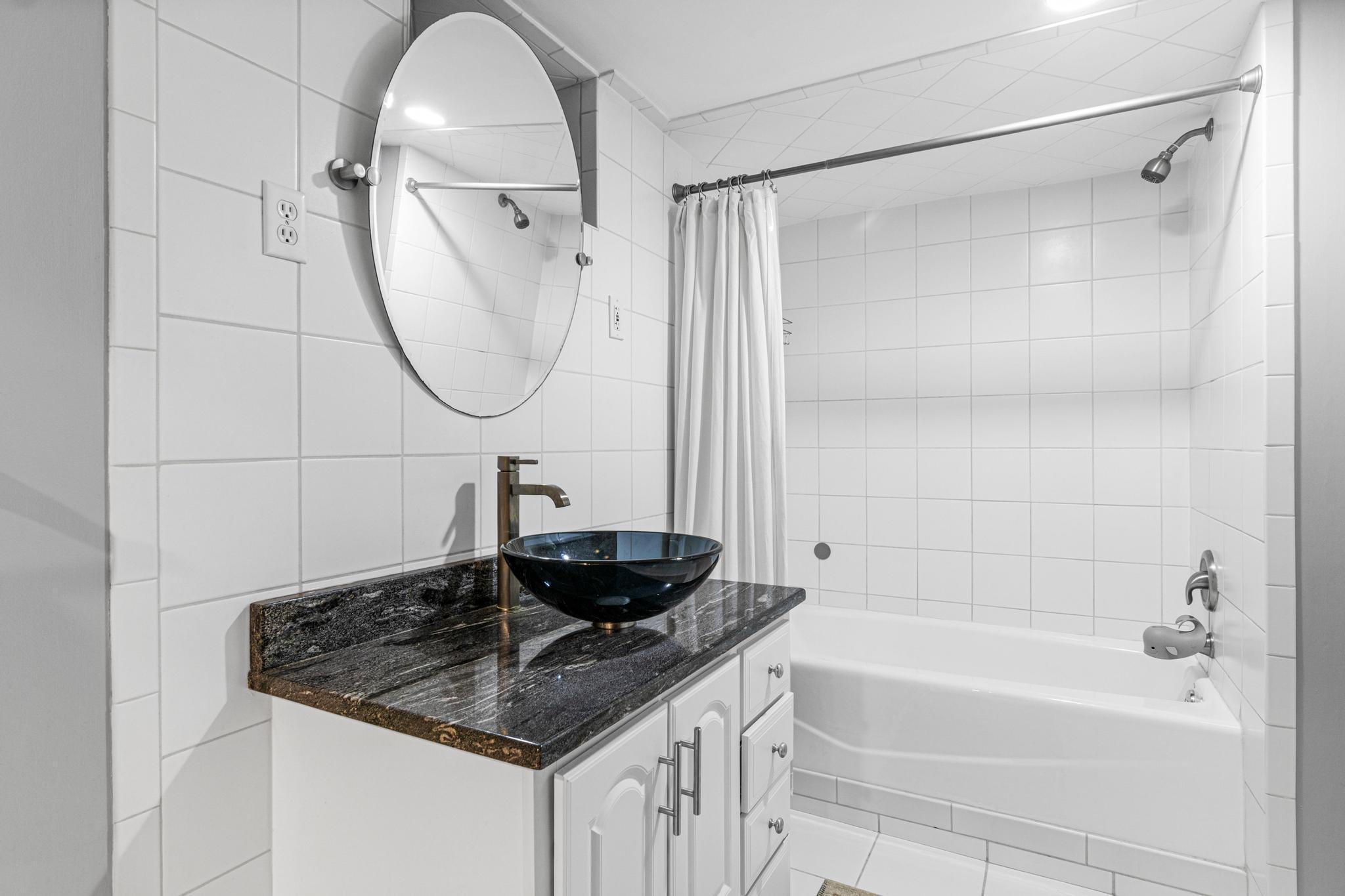 3844 Johnson St NE-34.jpg