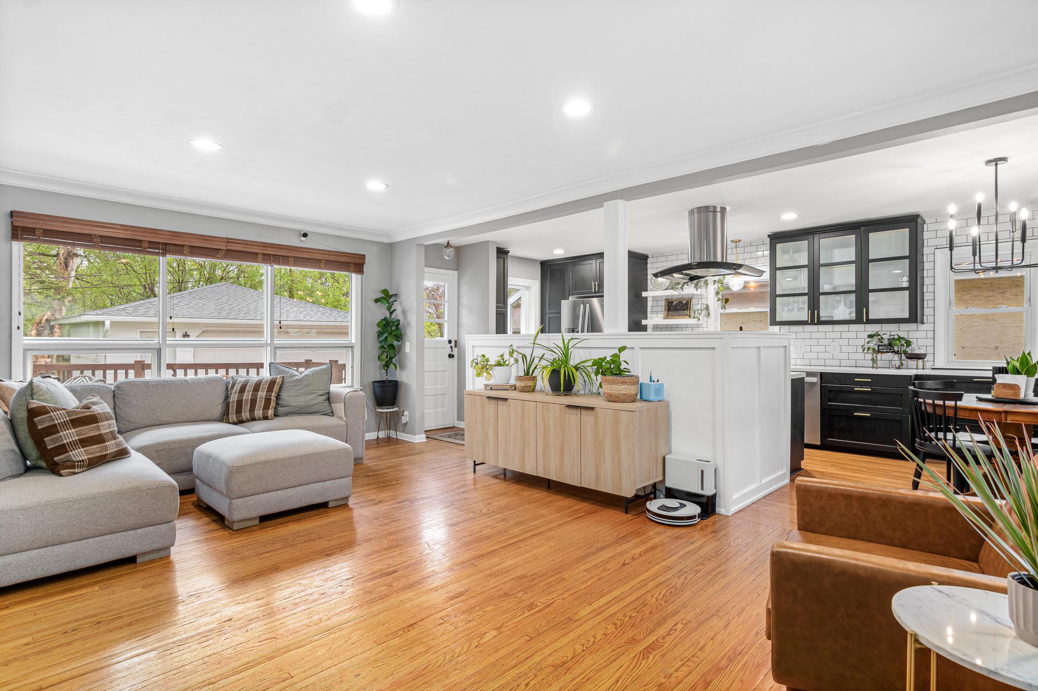 3844 Johnson St NE-6.jpg