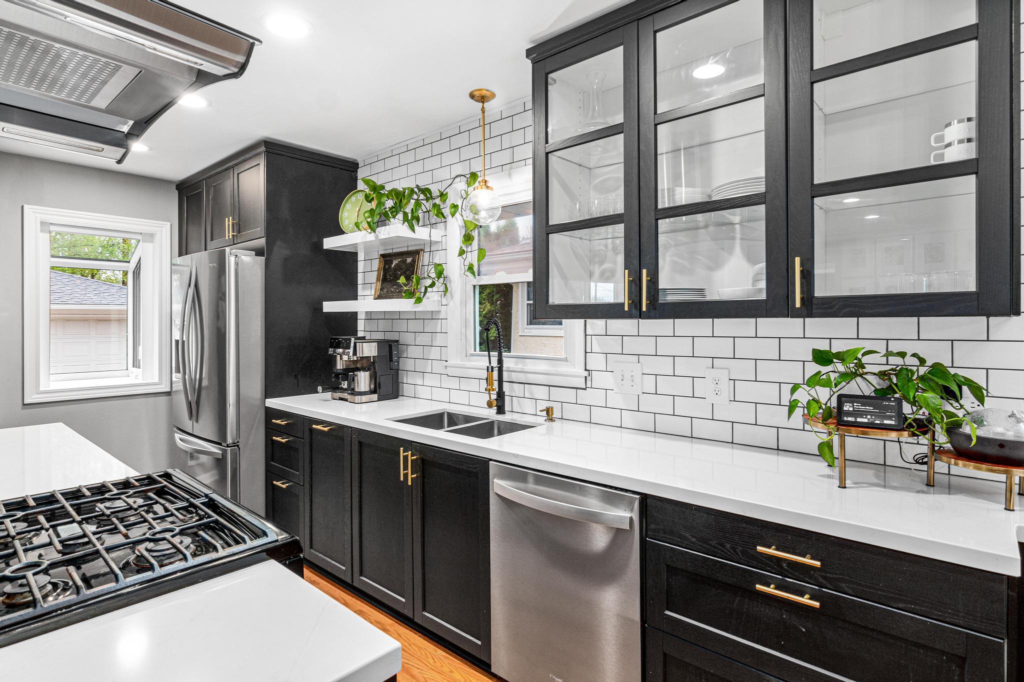 3844 Johnson St NE-14.jpg