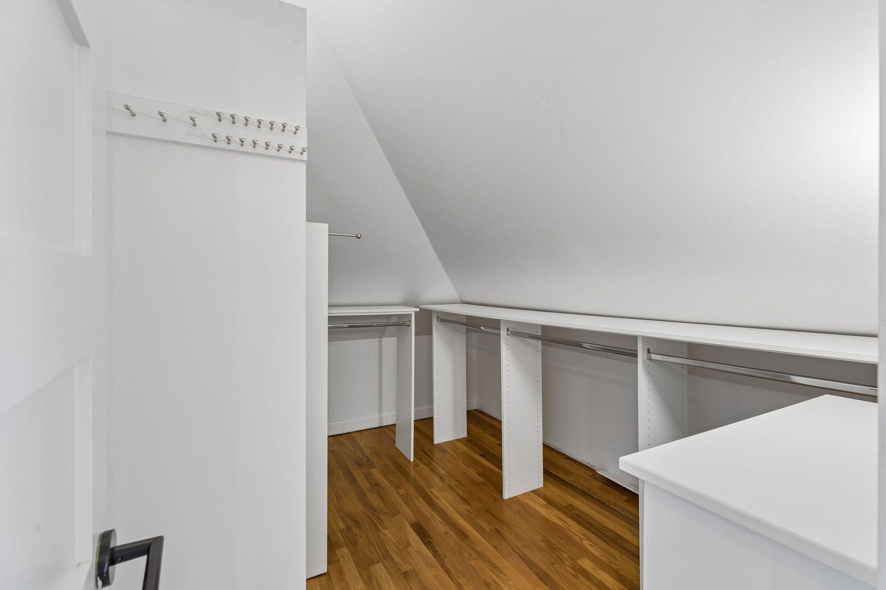 Walk in closet