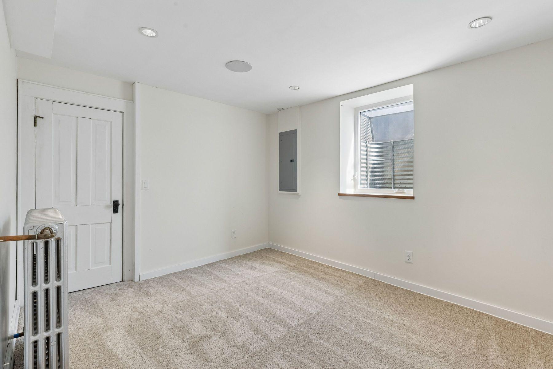 Lower level 4th bedroom