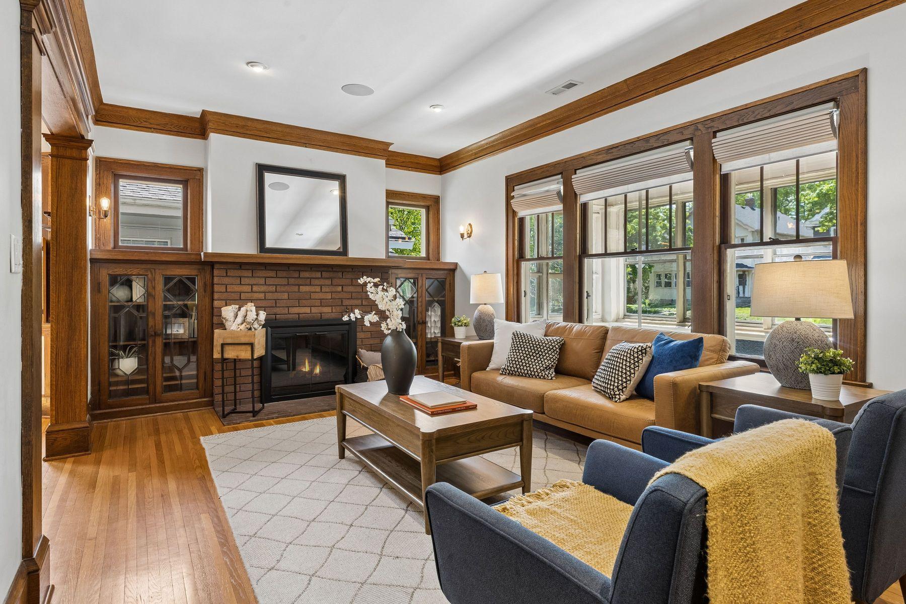 Living room, with great natural light, wood burning fireplace