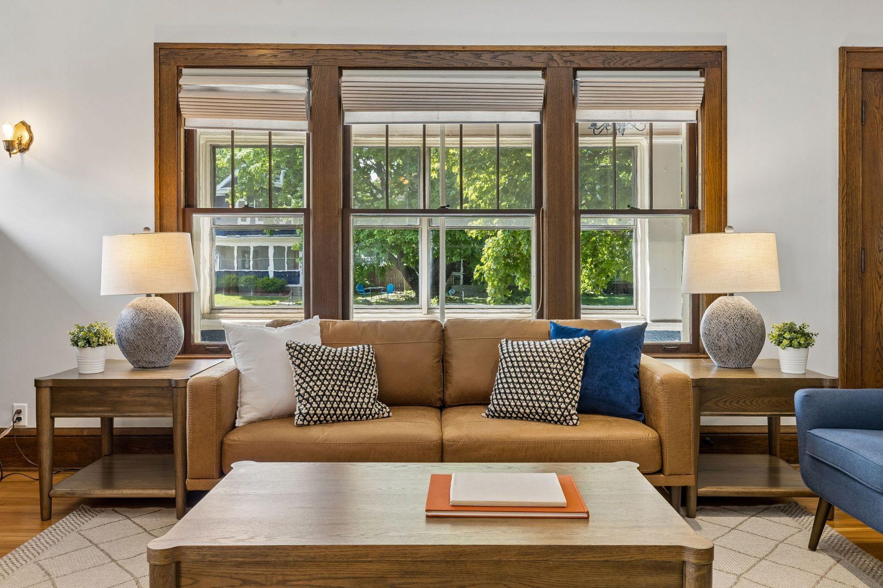Craftsman features adorn the main level