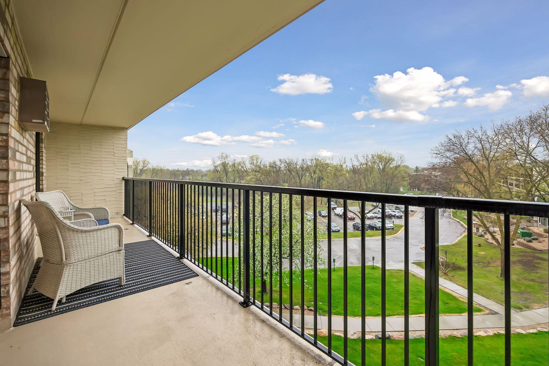 Top floor unit with incredible big-sky views.