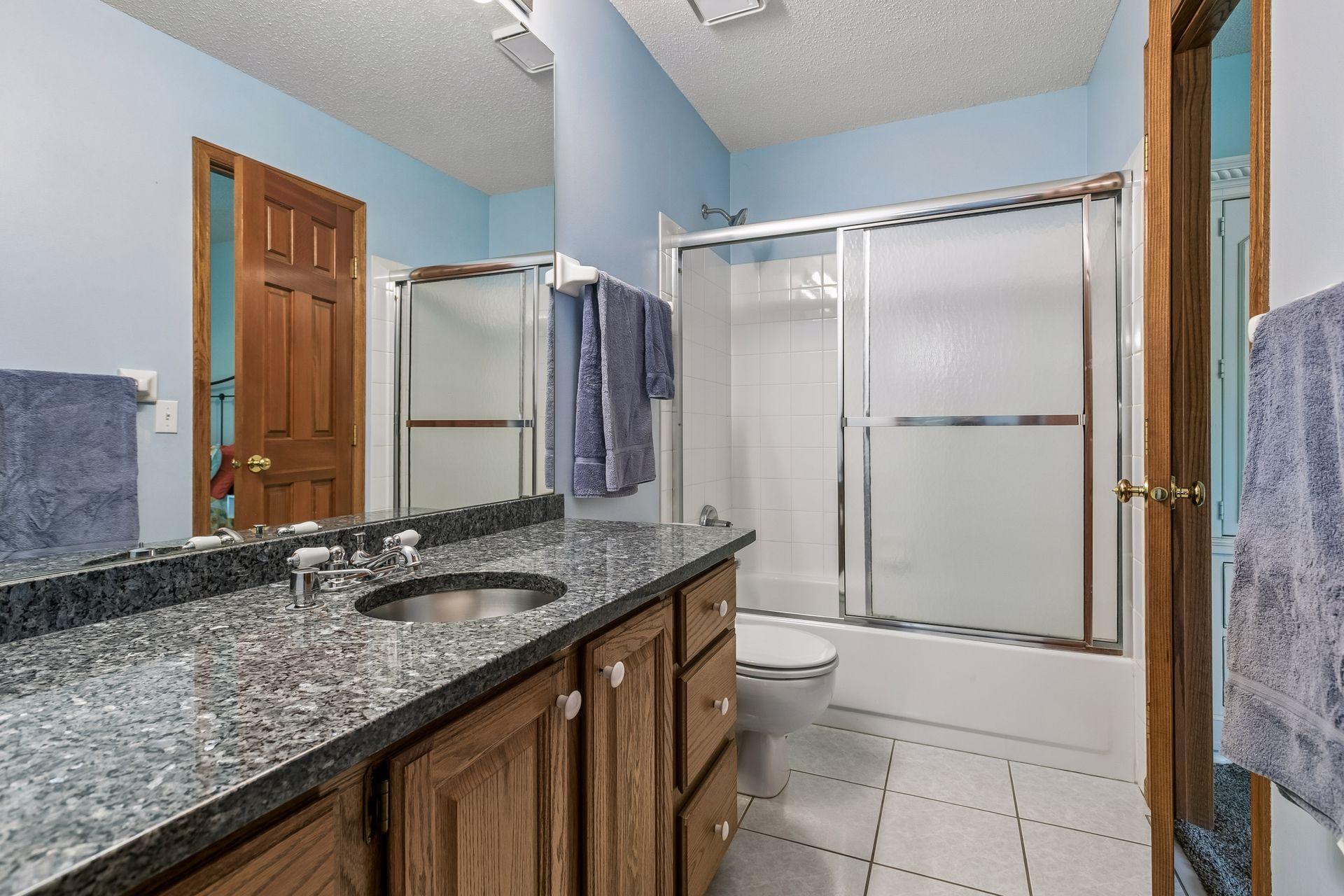 Full upper bath attached to 4th bedroom and hallway