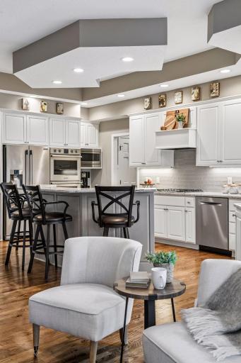 2865 Autumn Woods Drive, Chaska, MN 55318