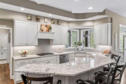2865 Autumn Woods Drive, Chaska, MN 55318
