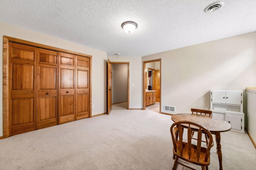2865 Autumn Woods Drive, Chaska, MN 55318