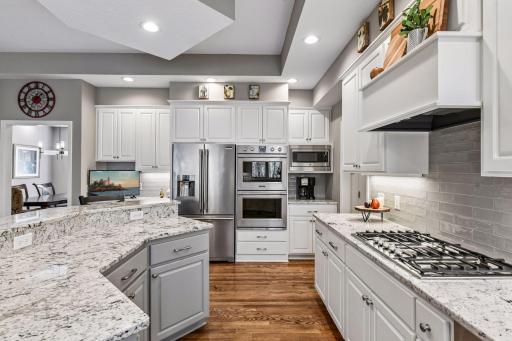 2865 Autumn Woods Drive, Chaska, MN 55318
