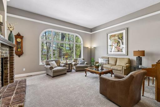 2865 Autumn Woods Drive, Chaska, MN 55318