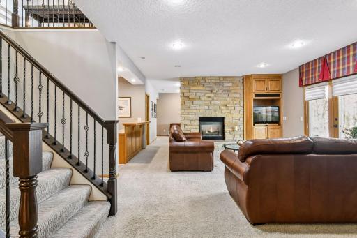 2865 Autumn Woods Drive, Chaska, MN 55318