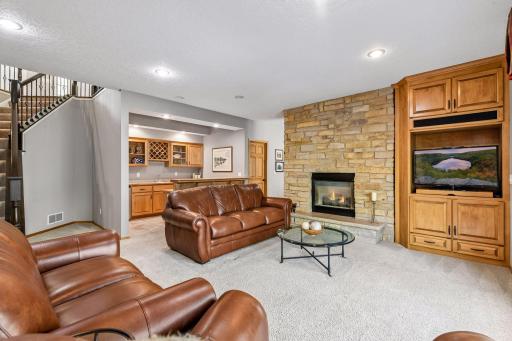2865 Autumn Woods Drive, Chaska, MN 55318