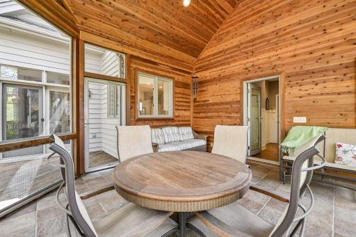 2865 Autumn Woods Drive, Chaska, MN 55318