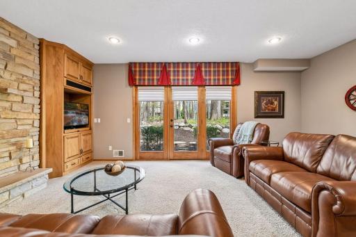 2865 Autumn Woods Drive, Chaska, MN 55318