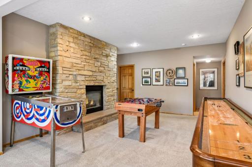 2865 Autumn Woods Drive, Chaska, MN 55318