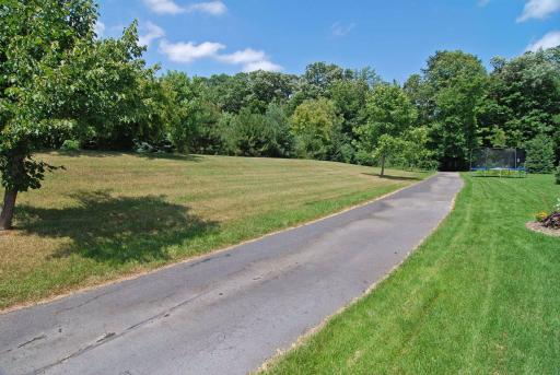 2865 Autumn Woods Drive, Chaska, MN 55318