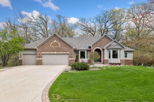 2865 Autumn Woods Drive, Chaska, MN 55318