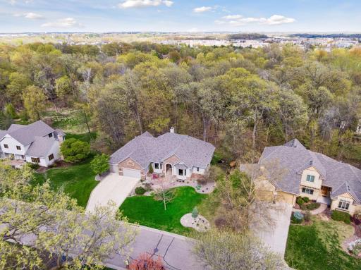 2865 Autumn Woods Drive, Chaska, MN 55318