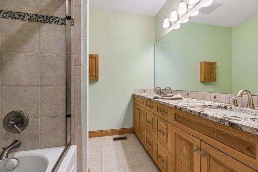 4854 Linden Trail N, Lake Elmo, MN 55042
