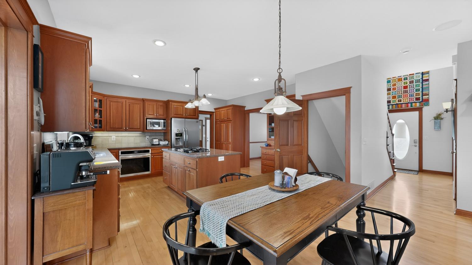 Eat-in kitchen